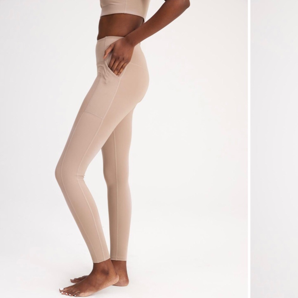 Girlfriend Quartz pocket legging NWOT